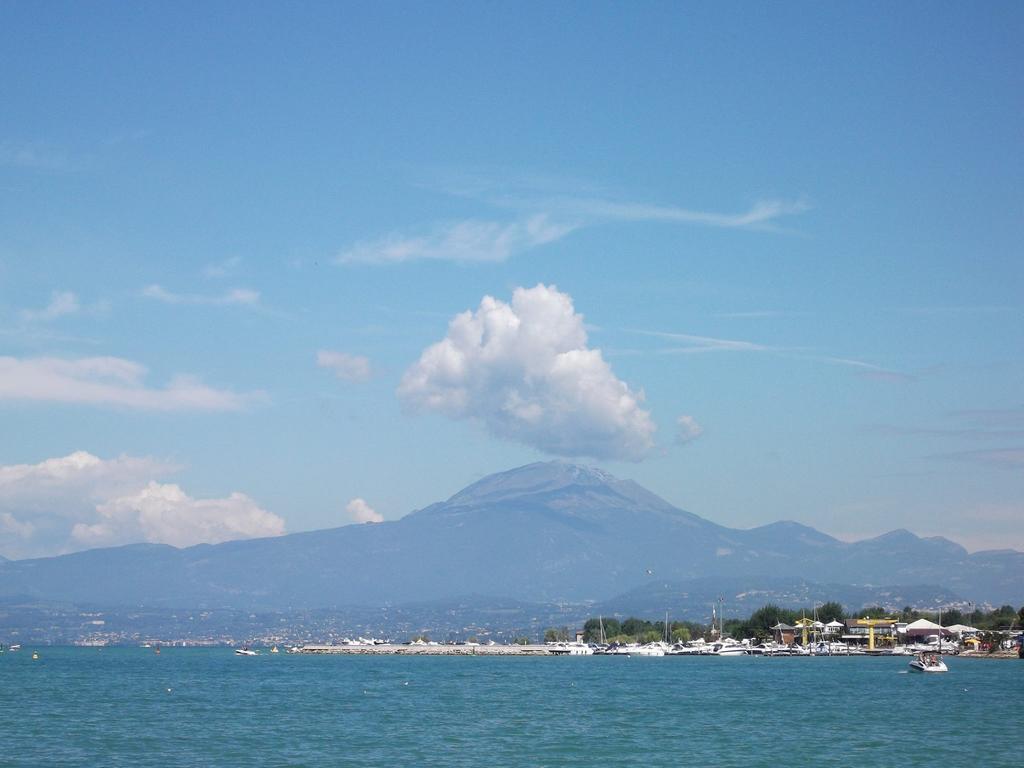 Lake Garda Lovers Peschiera del Garda Luaran gambar